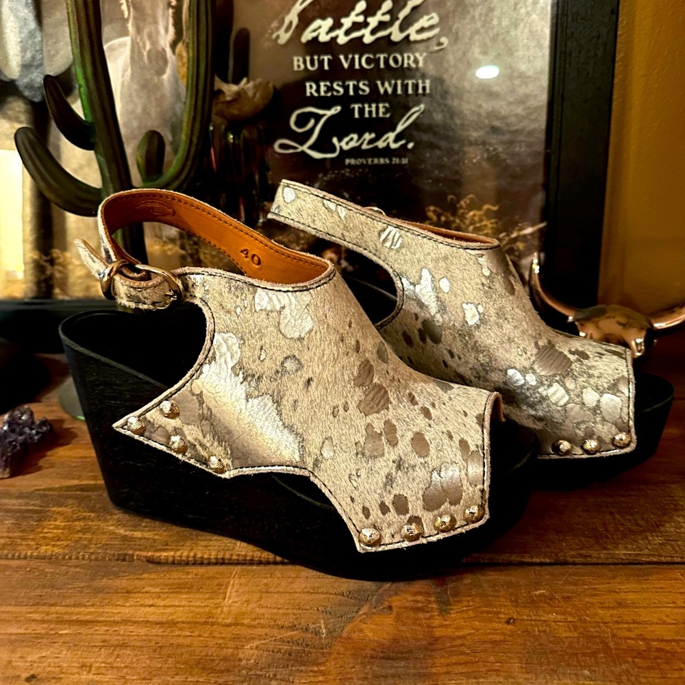 Bar 9L hair on hide wedges size 40 or size 9